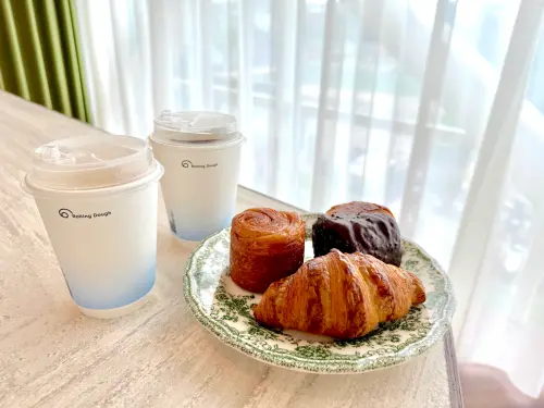 全台首家美術館星級餐廳Bonami!咖啡廳雙品牌開幕:五感亮點一覽 ▲Rolling Dough咖啡廳開吃「現烤可頌」與精品及咖啡。(圖/記者蕭涵云攝)