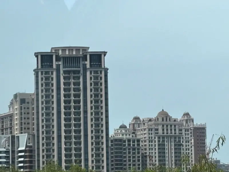 ▲國稅局提醒，如果管委會將大樓外牆、公設出租，要記得依法辦理稅籍登記，以免觸法受罰。（非圖中大樓，示意圖／記者徐銘穗攝）