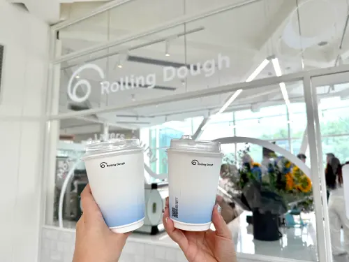 全台首家美術館星級餐廳Bonami!咖啡廳雙品牌開幕:五感亮點一覽 ▲Rolling Dough咖啡廳外帶餐點到花博公園也很Chill。(圖/記者蕭涵云攝)