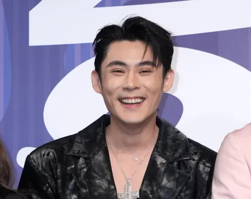 ▲陳奕出席台劇聯合行銷記者會，被問到求婚成功的是，臉上掩不住笑意，至於未婚妻是否已懷孕，他則表示可以講的時候就會說，也透露為了新戲《男公館》減重17公斤，卻被嫌沒有以前抱起來舒服。（圖／記者嚴俊強攝）