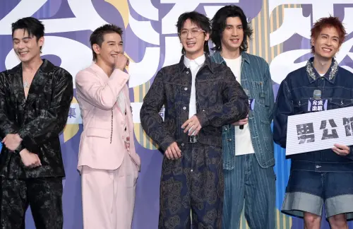 ▲《男公館》眾帥氣小生陳奕（右起）、張立昂、吳思賢、羅宏正、石知田等都為戲鍛鍊，劇中都可能有體格的展現。（圖／記者嚴俊強攝）