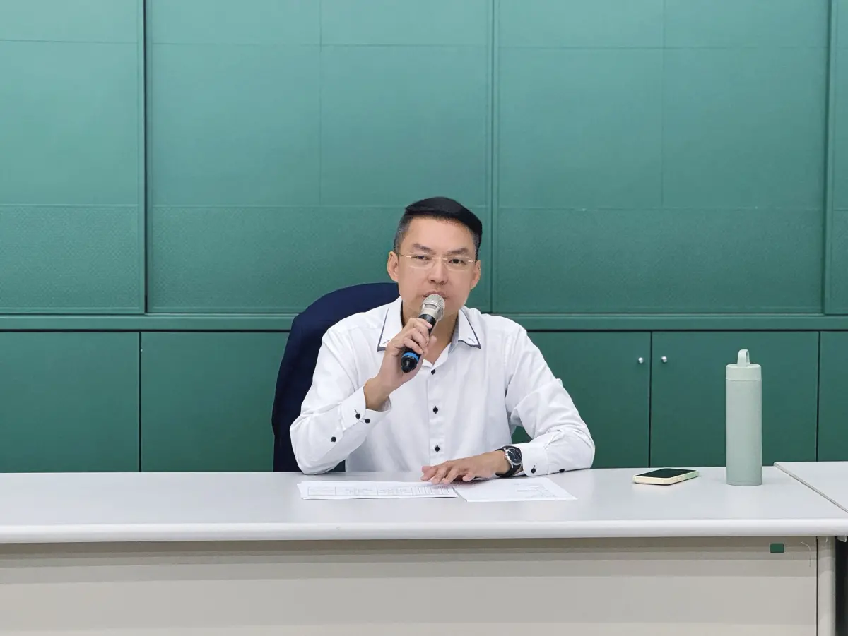 ▲民進黨高雄市黨部主委黃文益今天在任職一周年媒體茶時特別針對2026選戰表示，在市議員布局方面，會以單獨過半為目標。(圖／民進黨高雄市黨部提供)