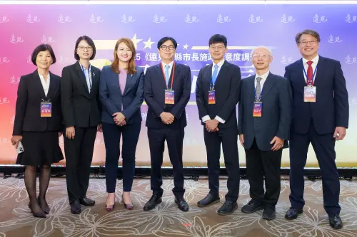 ▲高市府團隊市府團隊包含環保局長張瑞琿、交通局長張淑娟、衛生局長黃志中、觀光局長高閔琳、研考會主委陳博洲及新聞局長項賓和都出席與會。（圖／高市府提供）