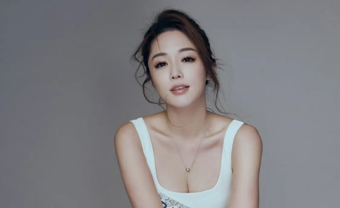 ▲女星林千又（如圖）近日被爆料在台北東區髮廊爆粗口挨告，豈料過往爭議也一併遭到起底，不僅2015年在網路上抨擊飲料店店員，還開酸對方只領22K薪水，後續還被挖出根本就是自己奧客行徑令人髪指。（圖／IG cocomademedomydream）