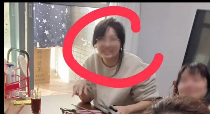 ▲遭投訴拍攝不雅片的杜姓女子。(圖/報案人提供)