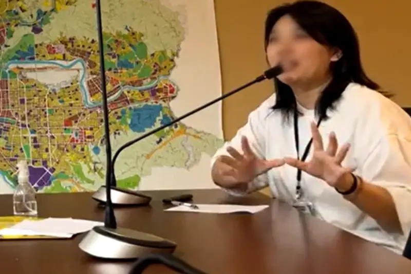 ▲杜姓女子長相白淨,講話輕柔,完全看不出來從事A片剪輯。(圖/翻攝青年局網頁)