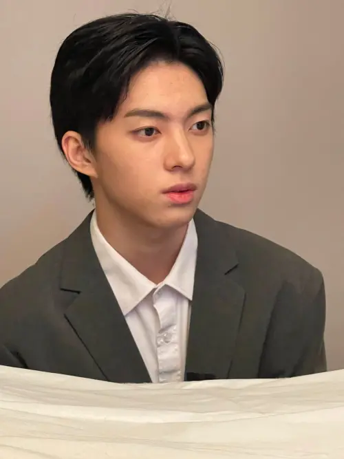 ▲王淑麗曬出兒子遺傳到媽媽的高顏值。（圖／翻攝自王淑麗臉書）