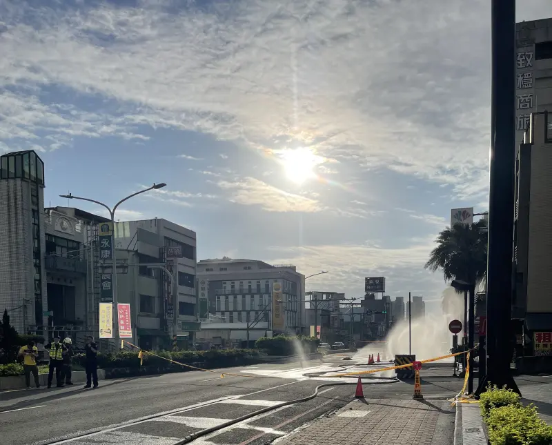 台南永康瓦斯外洩管線找到了！現場仍以水霧防護、部分路段管制中