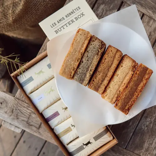 除了鯛魚燒,Les Amis Honnetes也有「Butter Bar 磚蛋糕」。(圖/台北晶華提供) ▲除了鯛魚燒,Les Amis Honnetes也有「Butter Bar 磚蛋糕」。(圖/台北晶華提供)