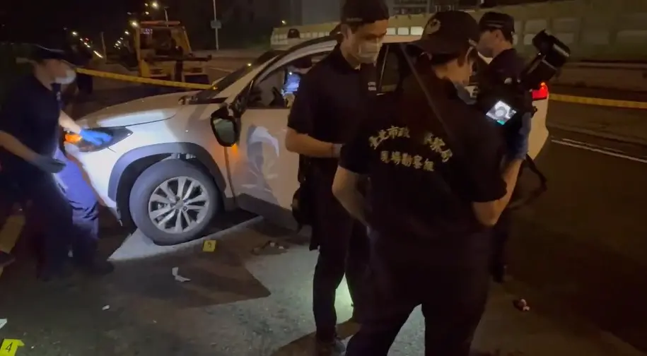 ▲36歲蔡姓通緝犯行經大安分局臨檢站時，開車衝撞員警企圖逃逸，員警連開12槍，蔡嫌中彈送醫不治。（圖／警方提供）