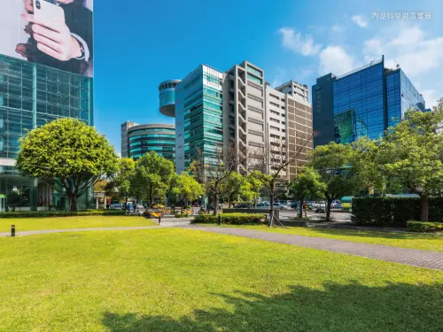 ▲信義房屋文湖國小店專案經理廖冠捷指出，內湖科學園區匯聚大量工程師族群，對鄰近工作地點的住宅有強勁剛性需求，疊加明星學區優勢，進一步推升預售案價格。（圖／信義房屋提供）