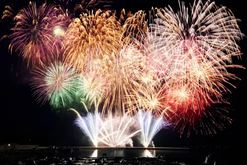 日本長崎「豪斯登堡」宣告今夏「BIG SUMMER!」活動,有高人氣活動「夏夜煙火」。(圖/豪斯登堡提供©HuisTenBosch/J-21483) ▲日本長崎「豪斯登堡」宣告今夏「BIG SUMMER!」活動,有高人氣活動「夏夜煙火」。(圖/豪斯登堡提供©HuisTenBosch/J-21483)