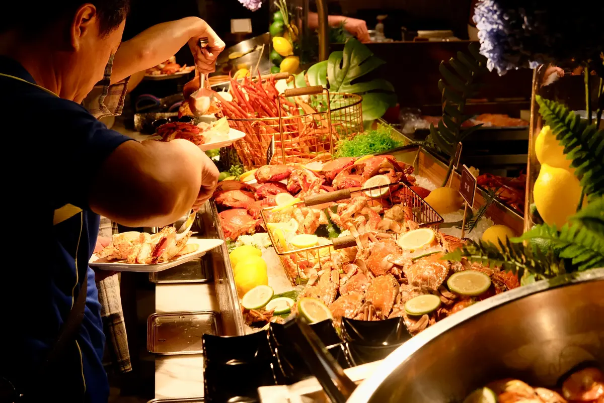 ▲全台吃到飽餐廳在6月一開始就推出各項優惠，也期望搶到謝師宴商機，本文整理全台30大吃到飽品牌、全台超過100家分店，完整優惠資訊一文掌握。（圖／記者葉盛耀攝）