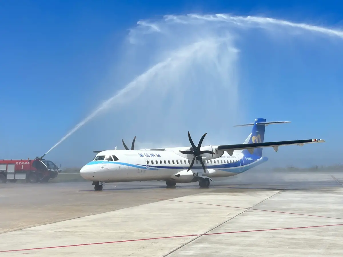 ▲丹娜絲颱風持續逼近台灣，華信航空宣布，國內線航班明（7）日上午全數取消，並將於下午陸續恢復正常營運，（圖／華信航空提供）