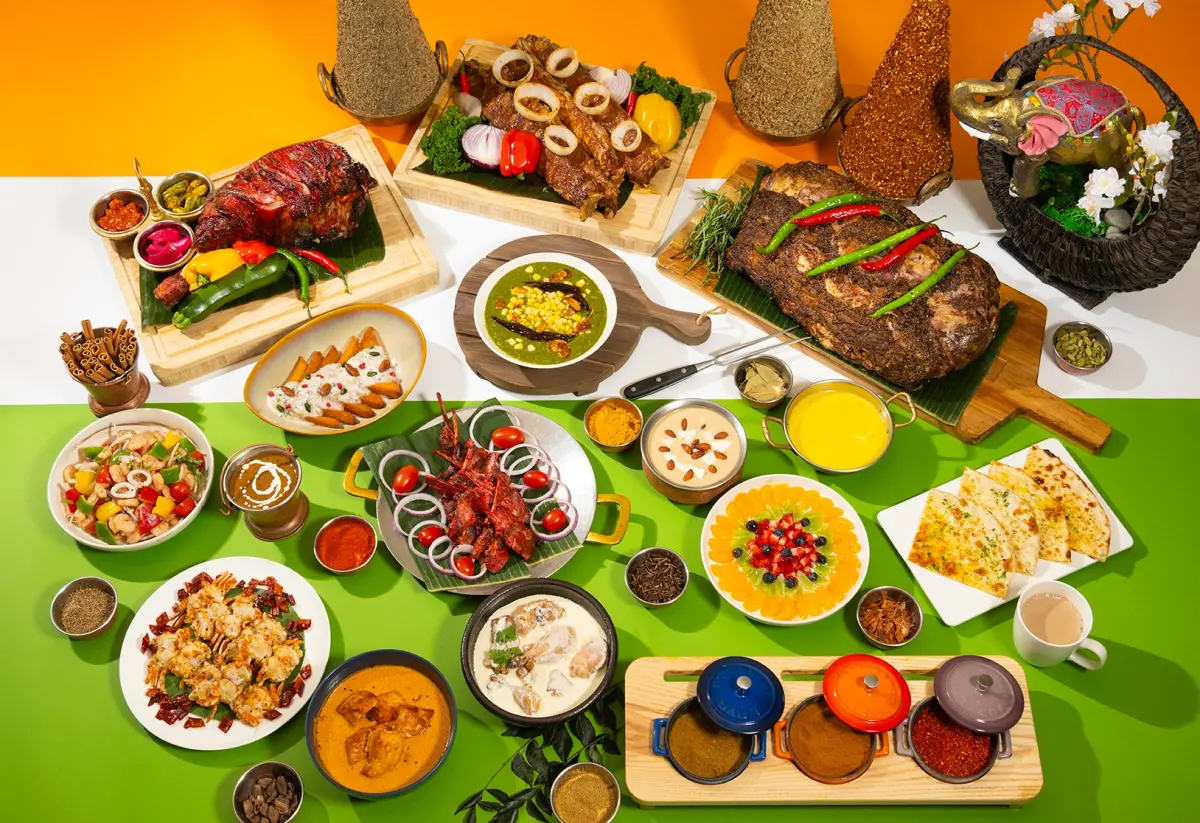 ▲台北遠東香格里拉飯店的自助餐廳「遠東Cafe」即日起推出「印度食尚嘉年華」，特邀新德里香格里拉行政主廚甘甘迪普·辛格·薩赫尼，與遠東Cafe原本的印籍主廚羅瓦特及拉克什，共3位主廚聯手，端出約20道菜色，餐價為每位1,580+10%元起。（圖／台北遠東提供）