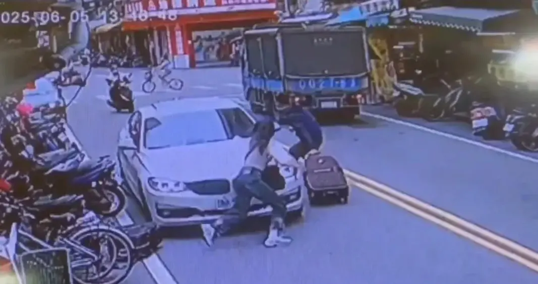 撞人搶行李箱！23歲男開BMW撞業務「搶金飾」  躲南澳防風林遭逮
