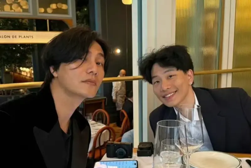 陳坤未婚低調育子23年！生母曾傳是趙薇　曬學霸兒合照慶畢業