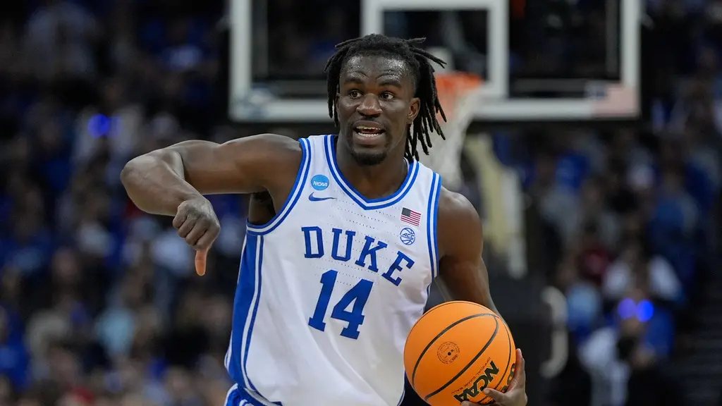 ▲金州勇士近期陸續邀請多位2025年報名NBA選秀大會的球員進行試訓，其中包括來自杜克大學、擁有出色防守潛力的側翼球員Sion James。這位22歲的「大鎖」型球員，目前正被視為次輪潛力股。（圖／美聯社／達志影像）