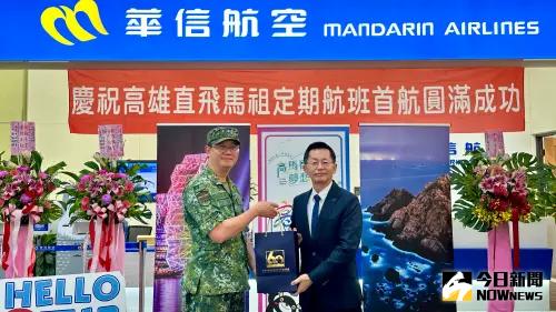 ▲高市府秘書長郭添貴代表市長陳其邁致贈「敬軍款」。(圖/記者陳美嘉攝,2025.06.06) ▲高市府秘書長郭添貴代表市長陳其邁致贈「敬軍款」。(圖/記者陳美嘉攝,2025.06.06)