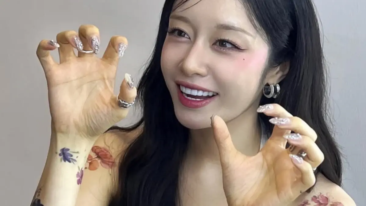 ▲T-ara的芝妍離婚後，將生活中心投入在工作上，5日她上傳了全新近況照片，不同於過往總是以氣質造型亮相，這次芝妍身上多了許多彩色刺青，讓粉絲眼睛為之一亮。（圖／芝妍IG）