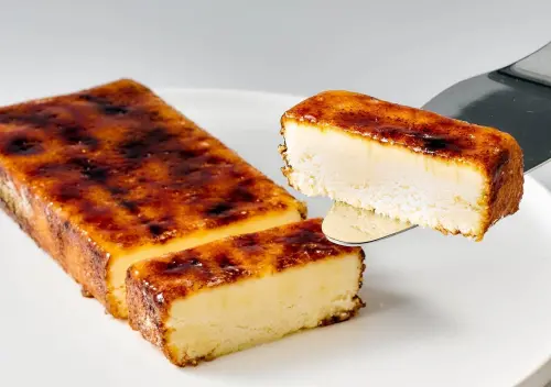 台北甜點名店「承繼」快閃新竹BIG CITY遠東巨城購物中心的4樓,傳出這幾日每天都引來數公里的人潮,皆為了招牌的「-18°C焦糖起司蛋糕」。(圖/翻攝承繼官網) ▲台北甜點名店「承繼」快閃新竹BIG CITY遠東巨城購物中心的4樓,傳出這幾日每天都引來數公里的人潮,皆為了招牌的「-18°C焦糖起司蛋糕」。(圖/翻攝承繼臉書粉專)