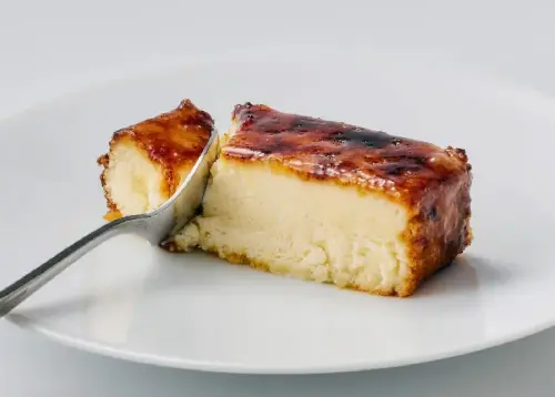 「承繼」主打的招牌甜點「-18°C焦糖起司蛋糕」在官網上購買時需另付運費。(圖/翻攝承繼官網) ▲「承繼」主打的招牌甜點「-18°C焦糖起司蛋糕」在官網上購買時需另付運費。(圖/翻攝承繼官網)