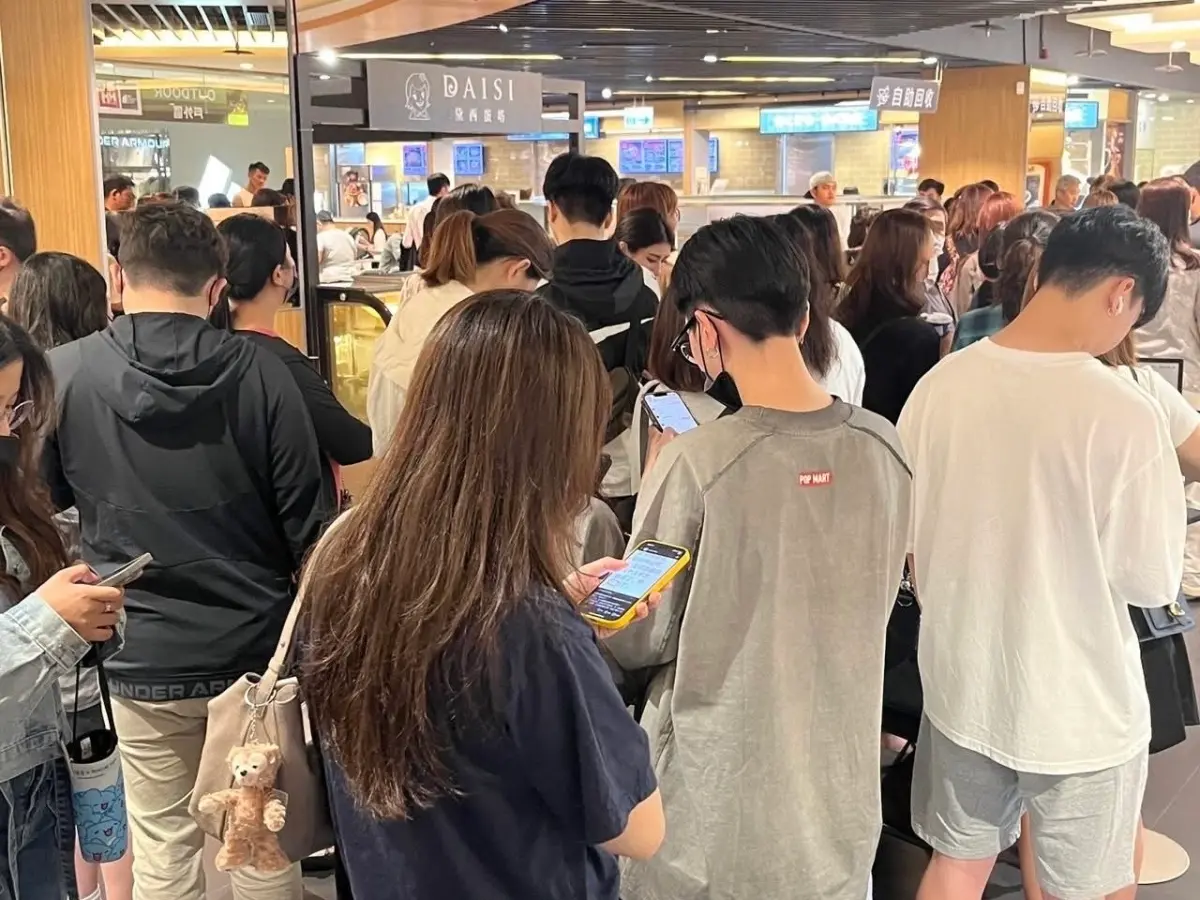 ▲台北甜點名店「承繼」快閃新竹BIG CITY遠東巨城購物中心的4樓，傳出這幾日每天都引來數公里的人潮。（圖／翻攝BIG CITY遠東巨城購物中心臉書）