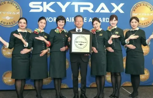 ▲SKYTRAX公佈「2024年全球航空公司大獎」，長榮航空連續9年榮獲五星級航空公司殊榮，並入選「全球十大最佳航空公司」第8名，由長榮航空總經理孫嘉明(右4)親自出席頒獎典禮。圖/長榮航空提供