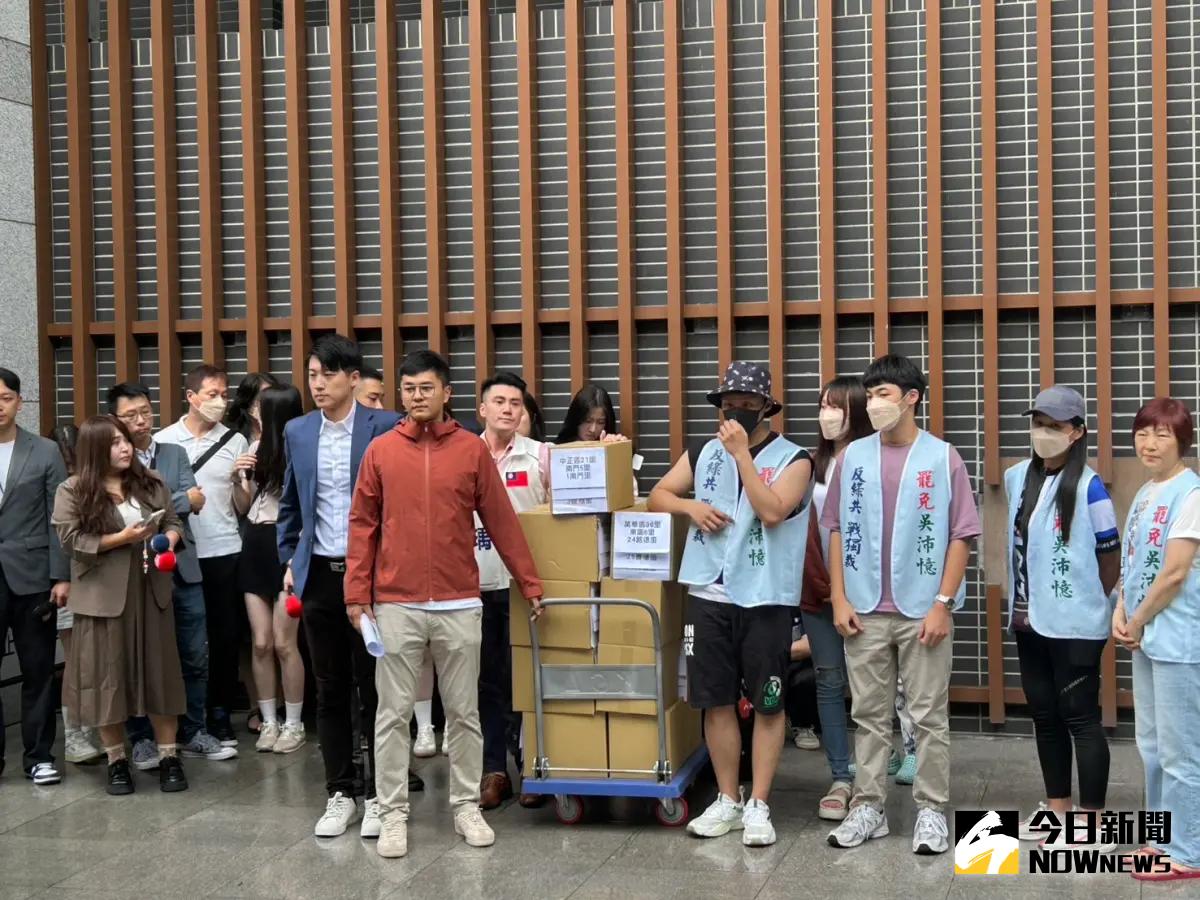 快訊／罷免吳沛憶失敗！李孝亮向志工鞠躬致謝：差3000份連署書