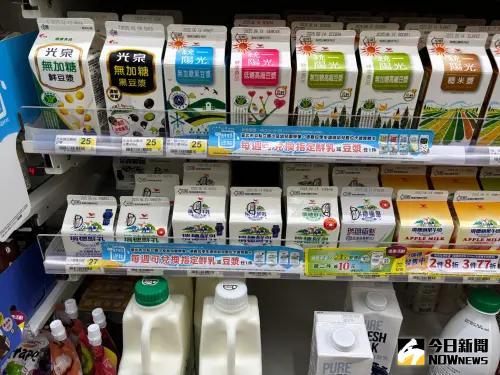 ▲北市推出全新「生生喝鮮奶」政策。北市公私立國小學童外，幼兒園學童4月14日起可憑幼兒數位卡證，於全台合作通路門市兌換1瓶鮮奶或豆漿。（圖／記者陳韻年攝）