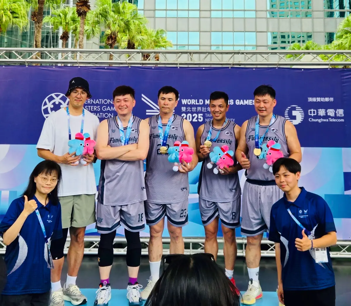 ▲18哥與隊友黃世宏、曾暉雄和席誌成勇奪世壯運三對三金牌。（圖／18哥提供）
