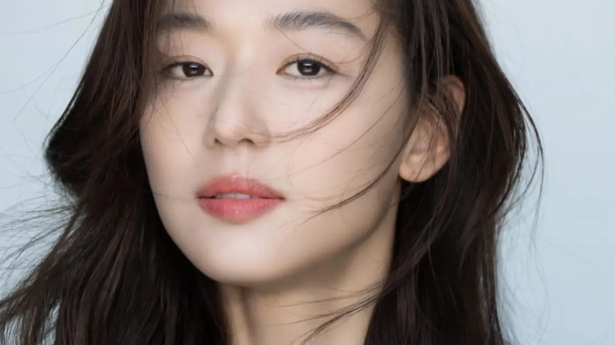 ▲韓媒報導全智賢（如圖）的老公崔俊赫因為投資失利，經營的資產管理公司虧損超過145億韓元（約台幣3.2億）。（圖／ieumhashtag_official IG）