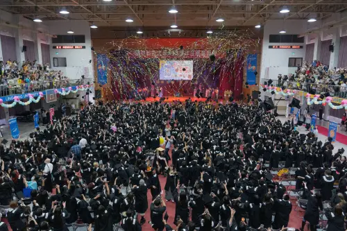 ▲嶺東科大113學年度畢業典禮溫馨登場。（圖／嶺東科大提供)