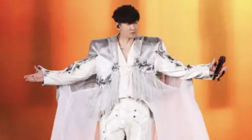 ▲歌手林俊傑（如圖）今（7）日在台北大巨蛋開唱第1天，稍早站上斥資破億的巨型舞台壯烈開場，「大巨蛋！我們來了！台北的朋友好久不見！」掀起全場沸騰。（圖／JFJ PRODUCTIONS提供）