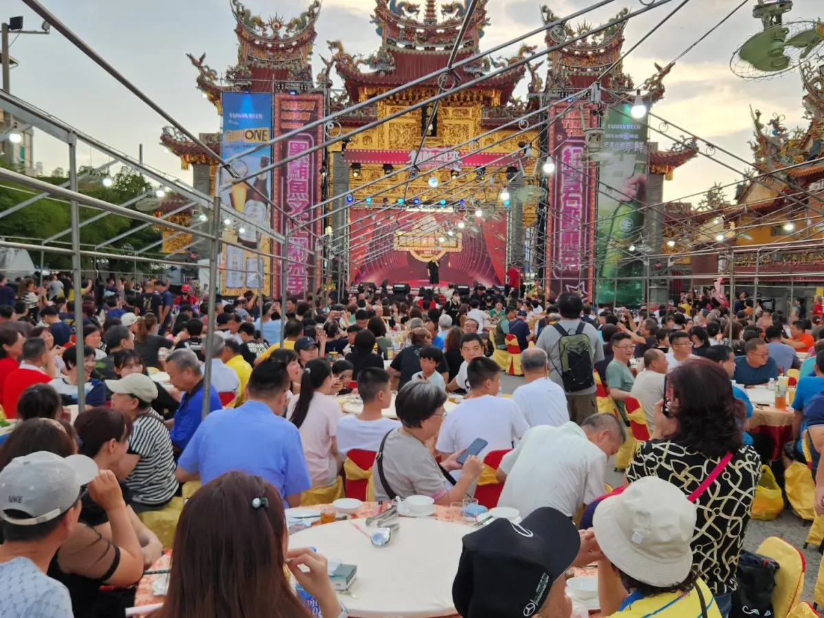 ▲屏東黑鮪魚季美食宴在東隆宮廣場盛大登場。（圖／屏東縣府提供）