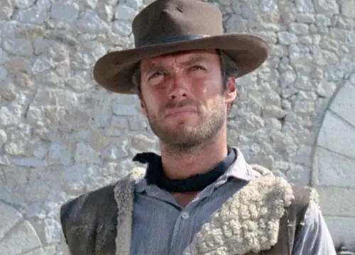 ▲克林伊斯威特年輕時以西部片中大鑣客的形象走紅。（圖／摘自IMDb）