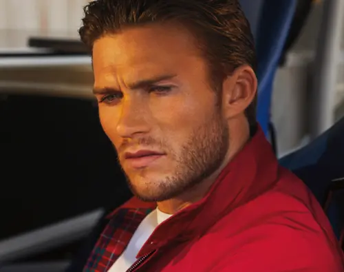 ▲史特伊斯威特的粗獷、陽剛外表和父親年輕時頗為神似。（圖／摘自IMDb）