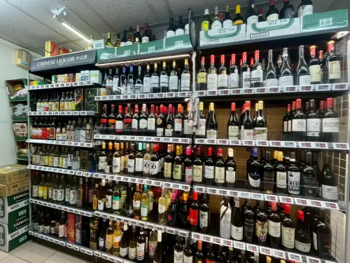 ▲美廉社除了販售啤酒以外，店內也有多款各國酒品可購買。（圖／記者陳雅雲攝）