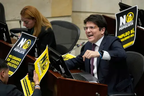 ▲哥倫比亞參議員、總統參選人烏里韋驚傳7日於首都波哥大遭到槍擊。（圖／美聯社／達志影像）