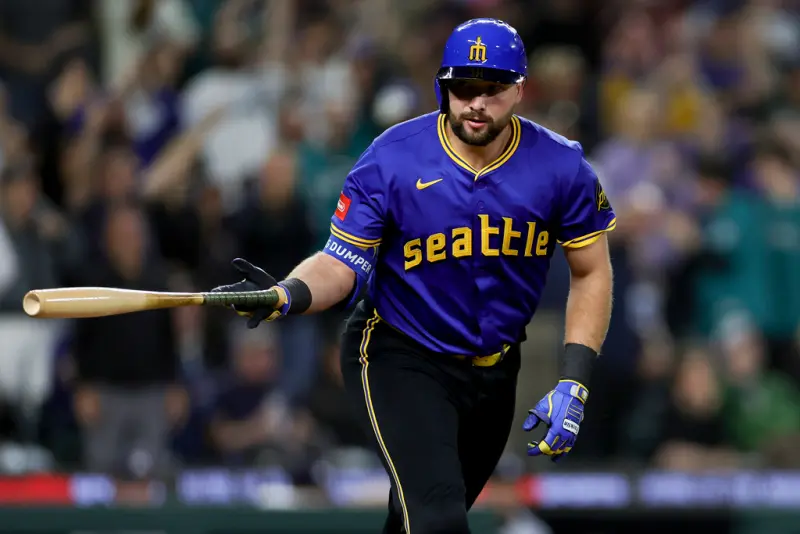 ▲本季除了大谷翔平、賈吉維持年度MVP身手之外，西雅圖水手捕手重砲Cal Raleigh，今日揮出本季第25轟，不僅有望打破捕手單季最多轟紀錄，更要挑戰成史上首位60轟捕手。（圖／美聯社／達志影像）