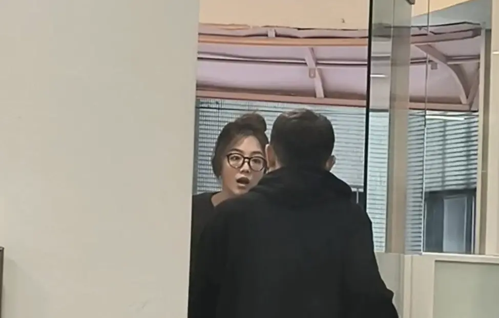 ▲店家曝光林千又（如圖）在店內咆哮模樣，還原當時情況，藝人高山峰也發文力挺，表示監視器不是防小偷，是防奧客的，爭議持續延燒。（圖／翻攝自臉書 Moon Hair Studi）