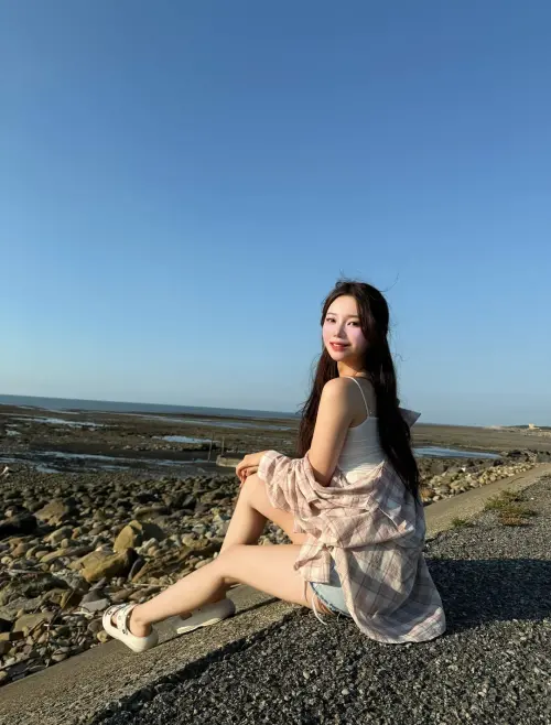 ▲李素泳（如圖）因為外型神似aespa隊長Karina，因而具有相當名氣，如今已經出道8年。（圖／翻攝自李素泳IG）