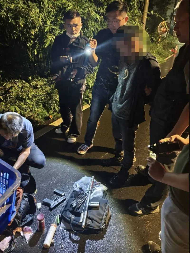 ▲逃逸5年的36歲潘姓移工終於落網，警方起出大量獵捕工具。（圖／警方提供，2025.06.08）