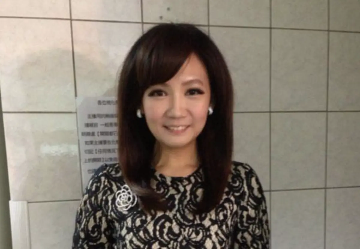 ▲前主播邱薇而因為發文抱怨自己搭乘高鐵商務艙時，工作人員態度欠妥當，透露她臨時決定從嘉義卻一副她想逃票、不補票的感覺，讓她不舒服。文章發出後卻招來網友圍剿，認為她有問題，因此刪掉抱怨文也發布道歉文，承認自己考慮不周。（圖／摘自臉書）