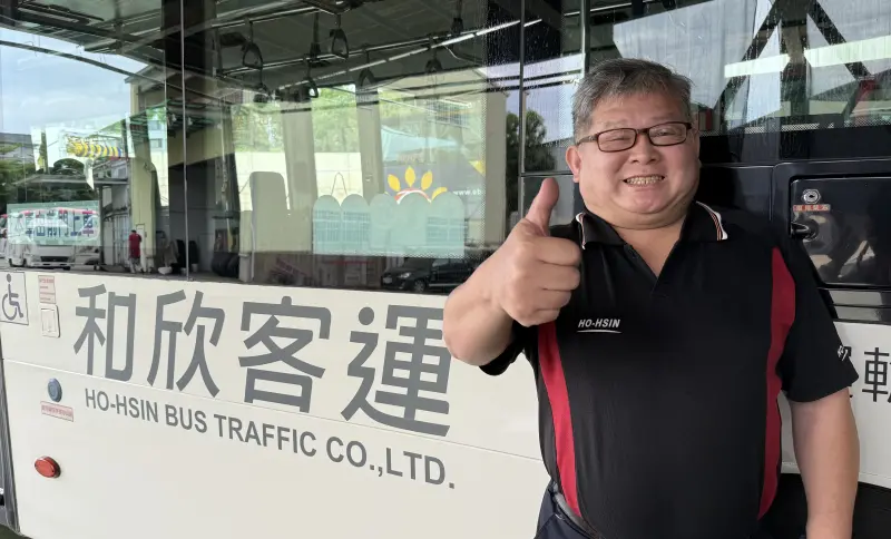 公車司機撞臉顏清標！暖心做這事網喊「盧秀燕快表揚」