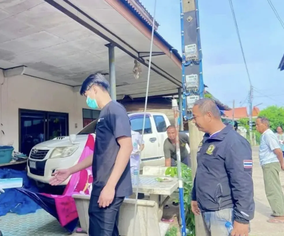 ▲泰國一名男子被發現死於親戚家門外的吊床上，疑為酒後躺在吊床意外勒頸。（圖／翻攝自FB「ห้องข่าวกันทรลักษ์」）