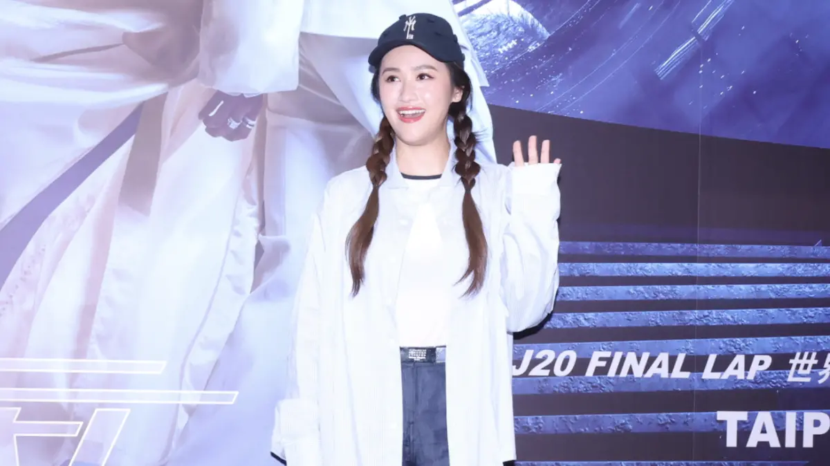 ▲吳姍儒（如圖）與老公王先生今（8）日一同朝聖林俊傑大巨蛋演唱會，透露自己最想聽到〈江南〉、〈編號89757〉，並笑喊樂見爸爸吳宗憲登上大巨蛋，還提前喊話不要擔任嘉賓，「太可怕了，不要浪費力氣！」（圖／讀者提供）