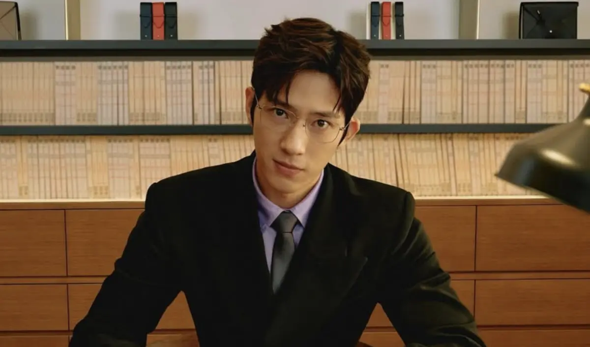 ▲大陸男星井柏然（如圖）2019年時和模特劉雯爆出戀情，如今有粉絲直擊兩人配戴婚戒，疑似已經偷偷完婚，掀起不少討論。（圖／IG jingxiaoxiansheng）