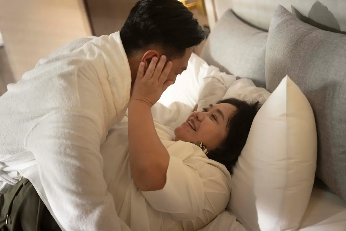 ▲鍾欣凌（右）這次在《拜六禮拜》挑戰小三角色，李李仁在劇中飾演她的初戀，兩人有許多火花。（圖／公視台語台、華視提供）