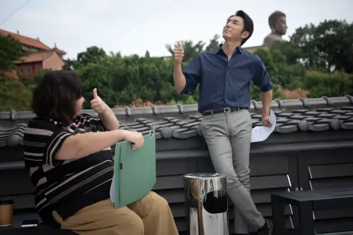 ▲李李仁（右）飾演鍾欣凌的初戀，兩人卻意外在汽車旅館重逢。（圖／公視台語台、華視提供）